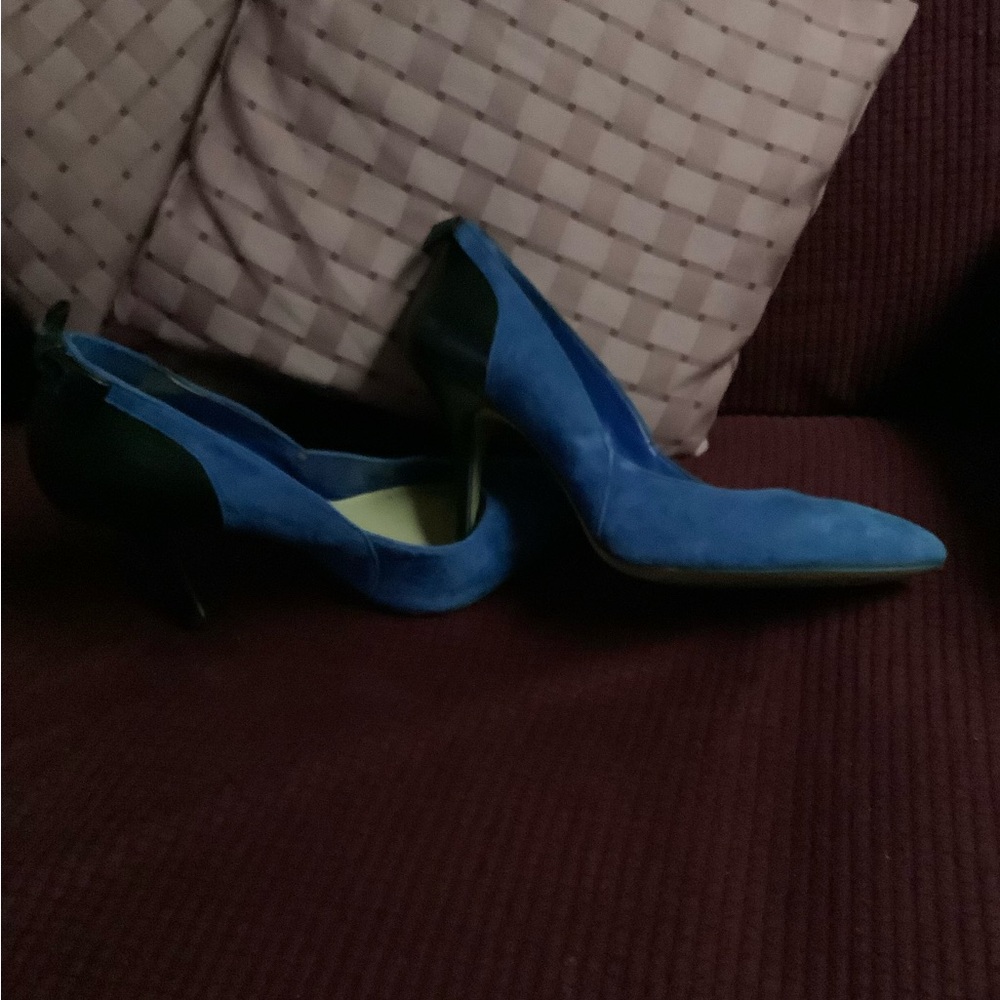 Jessica Simpson royal blue/black leather trim 3.5” heels, size 8 - Picture 3 of 3